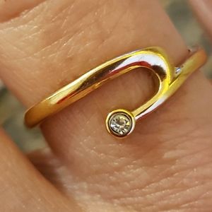 Avon Vintage gold and CZ diamond ring